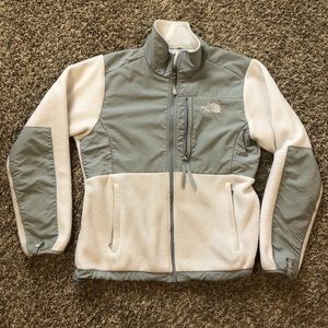 The North Face Women’s Fleece Jacket